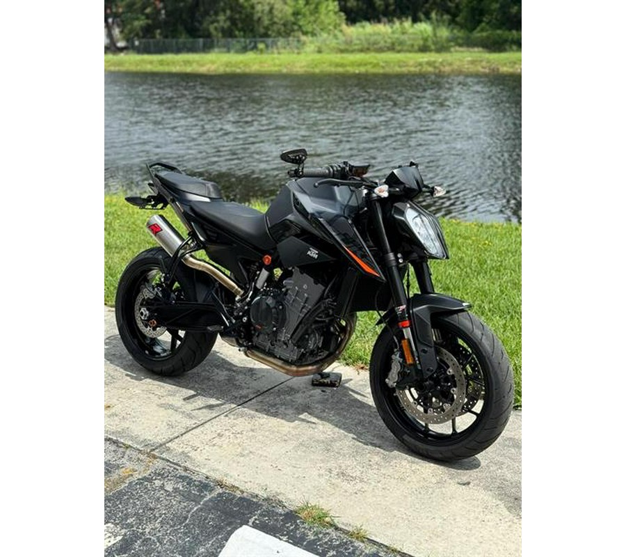 2021 KTM 890 Duke R