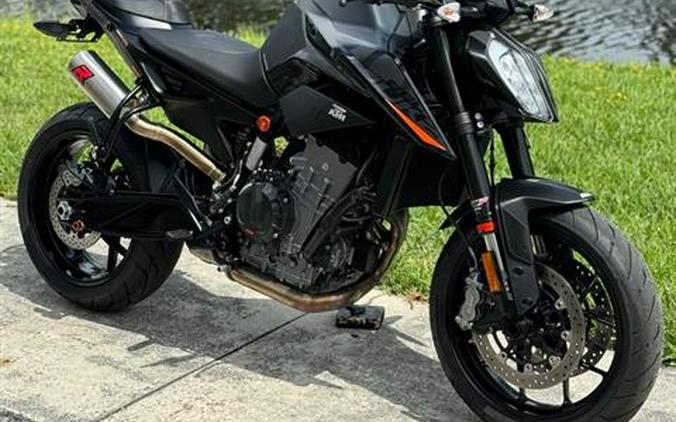 2021 KTM 890 Duke R