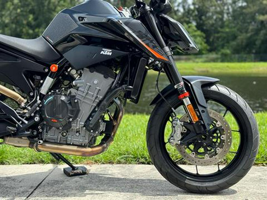 2021 KTM 890 Duke R