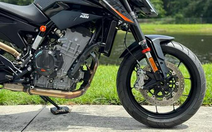 2021 KTM 890 Duke R