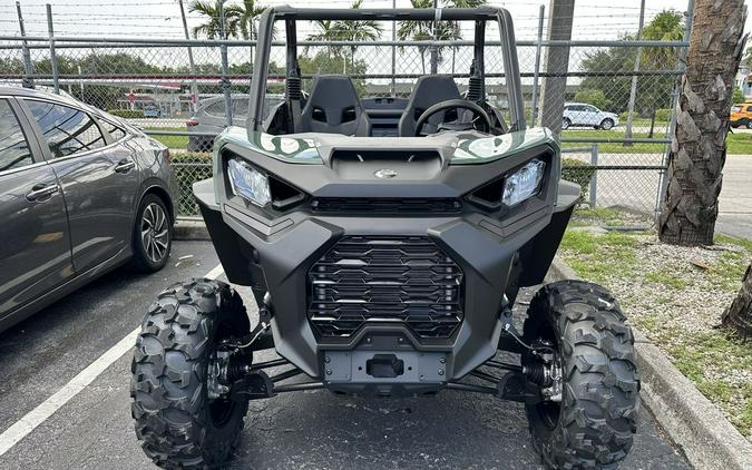 2023 Can-Am® Commander DPS 700