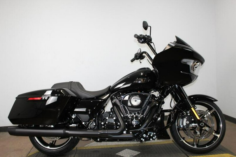2026 Harley-Davidson® Road Glide® VIVID BLACK