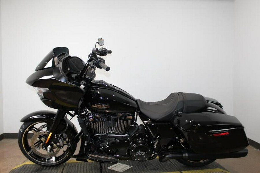 2026 Harley-Davidson® Road Glide® VIVID BLACK