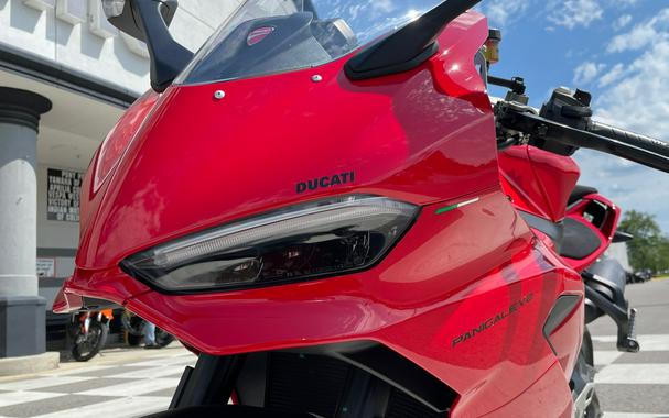 2026 Ducati Panigale V2 - DEMO