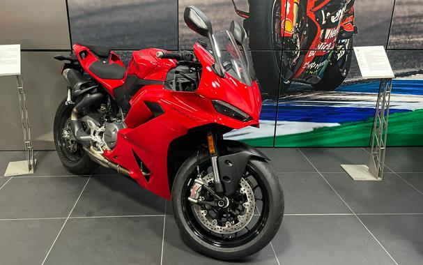 2026 Ducati Panigale V2 - DEMO