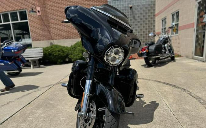 2016 Harley-Davidson® FLHXSE - CVO™ Street Glide®