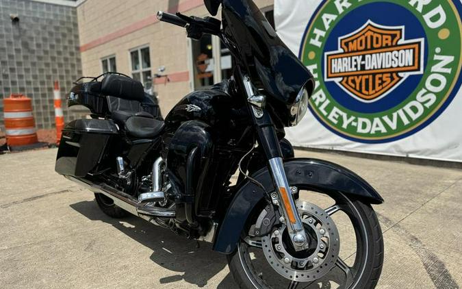 2016 Harley-Davidson® FLHXSE - CVO™ Street Glide®