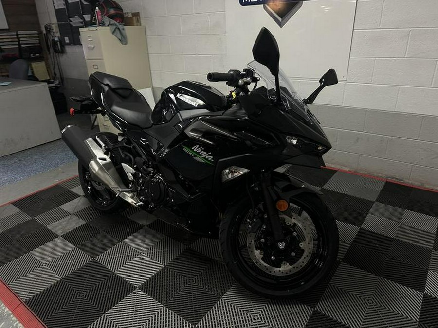 2024 Kawasaki Ninja 500 Base