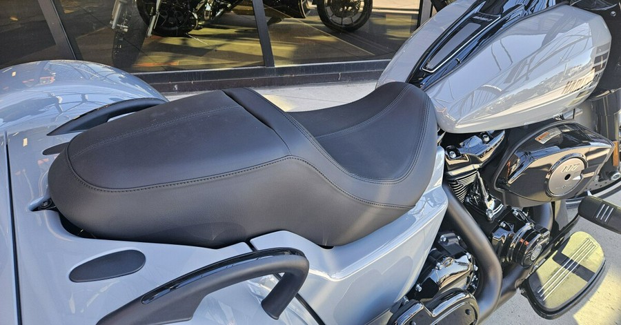Road Glide 3
