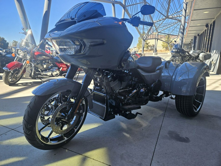 Road Glide 3