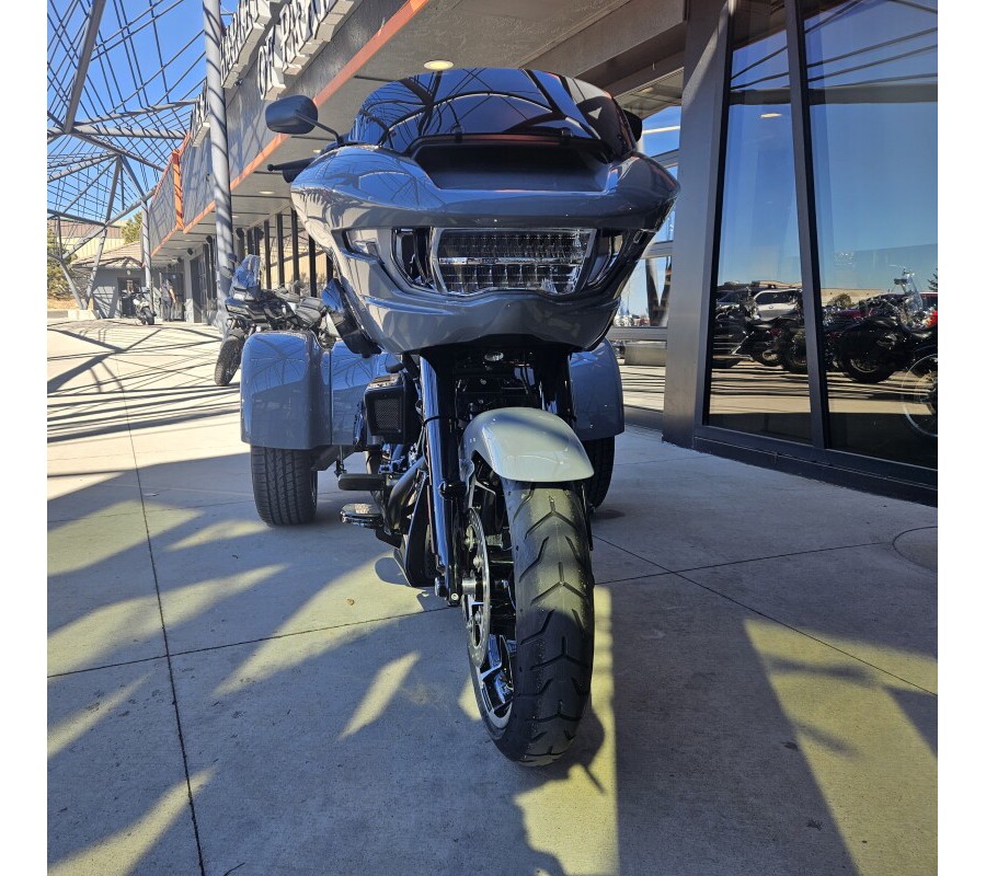 Road Glide 3