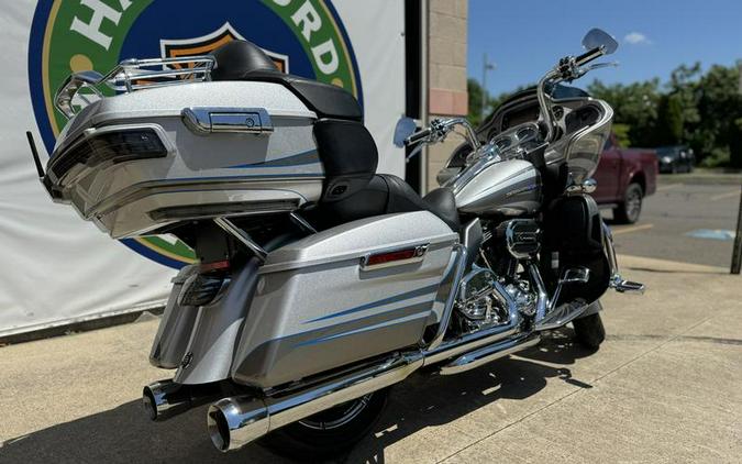 2016 Harley-Davidson® FLTRUSE - CVO™ Road Glide Ultra®