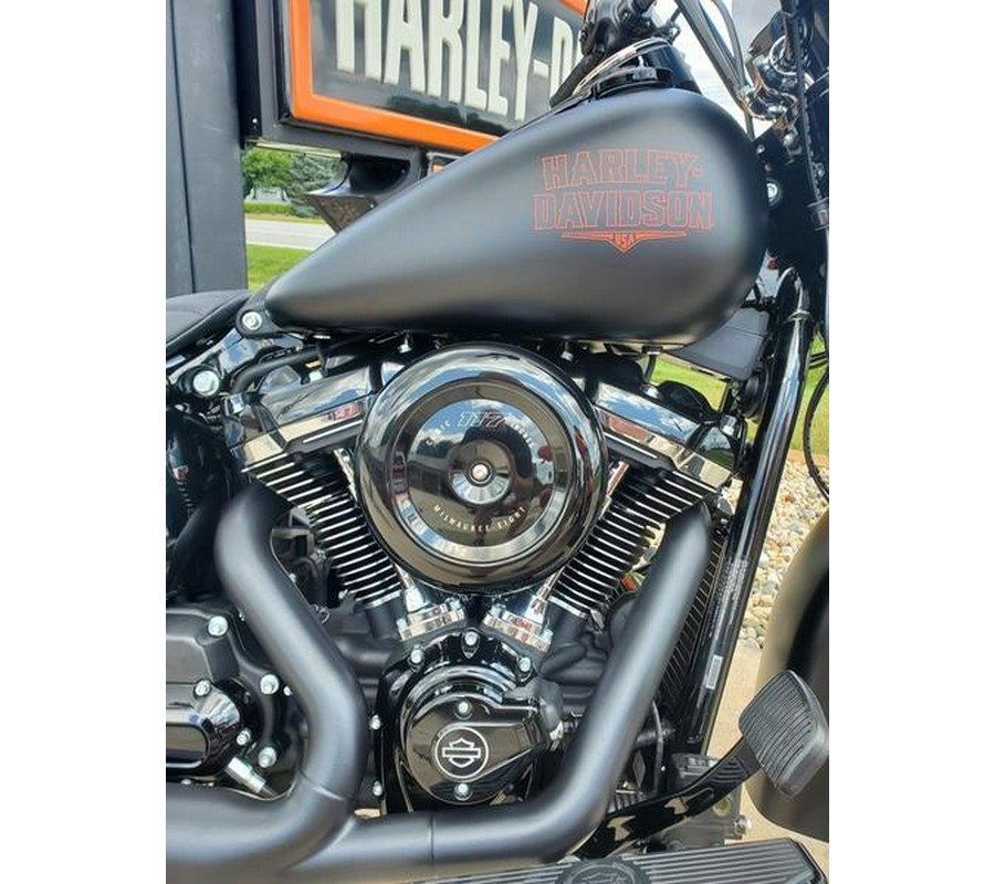 2026 Harley-Davidson® FLHD - Deadwood™