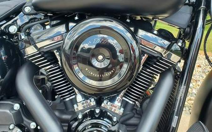 2026 Harley-Davidson® FLHD - Deadwood™