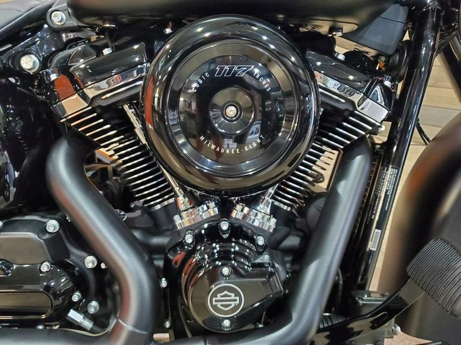 2026 Harley-Davidson® FLHD - Deadwood™