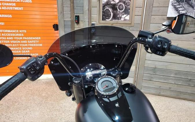 2026 Harley-Davidson® FLHD - Deadwood™