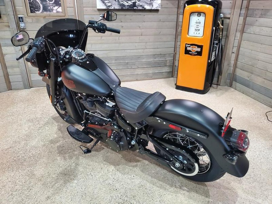 2026 Harley-Davidson® FLHD - Deadwood™