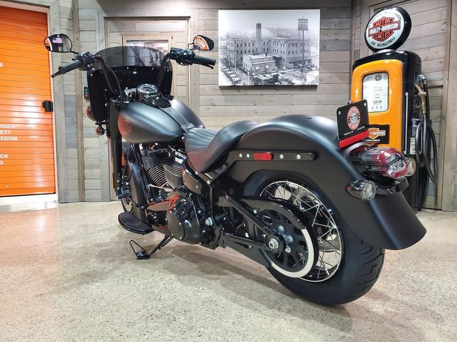 2026 Harley-Davidson® FLHD - Deadwood™