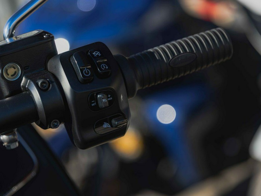 2025 Indian Motorcycle® Challenger Base