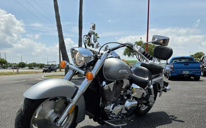 2005 Honda VTX 1800R Spec 2