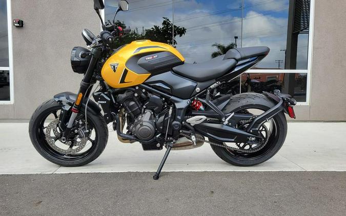 2026 Triumph Trident 660 Cosmic yellow