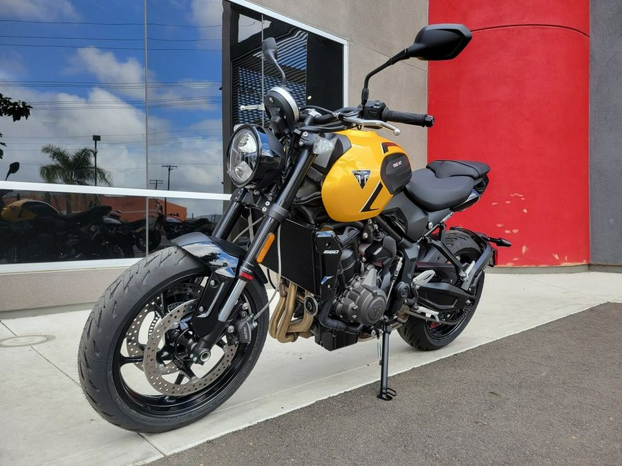 2026 Triumph Trident 660 Cosmic yellow
