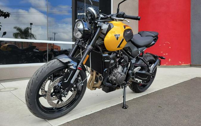 2026 Triumph Trident 660 Cosmic yellow
