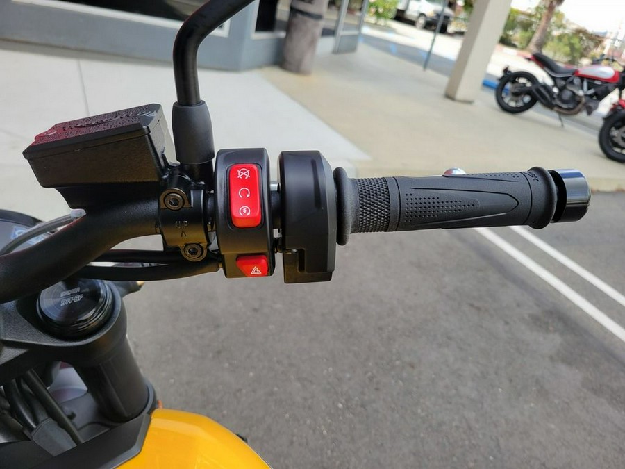 2026 Triumph Trident 660 Cosmic yellow