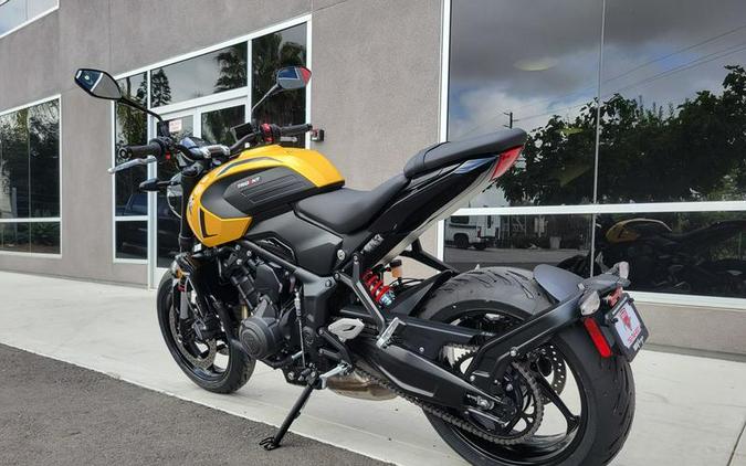 2026 Triumph Trident 660 Cosmic yellow