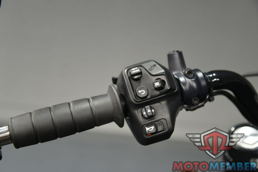 2025 Indian Motorcycle® Scout® Bobber Limited + Tech