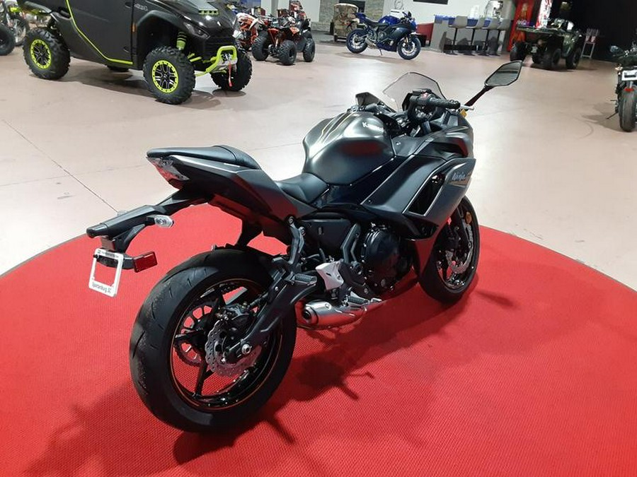 2023 Kawasaki Ninja® 650 Metallic Matte Graphenesteel Gray/Ebony