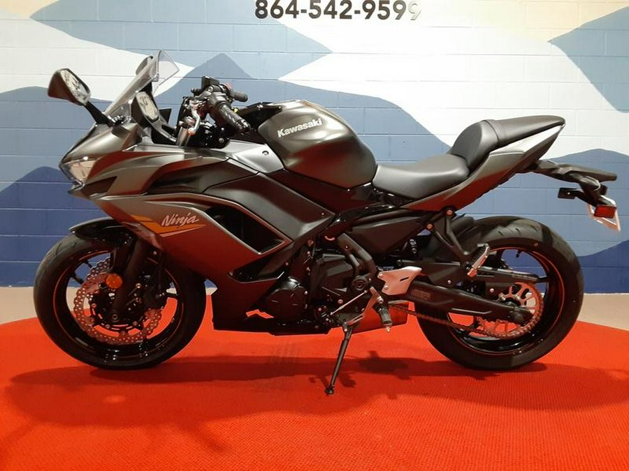 2023 Kawasaki Ninja® 650 Metallic Matte Graphenesteel Gray/Ebony