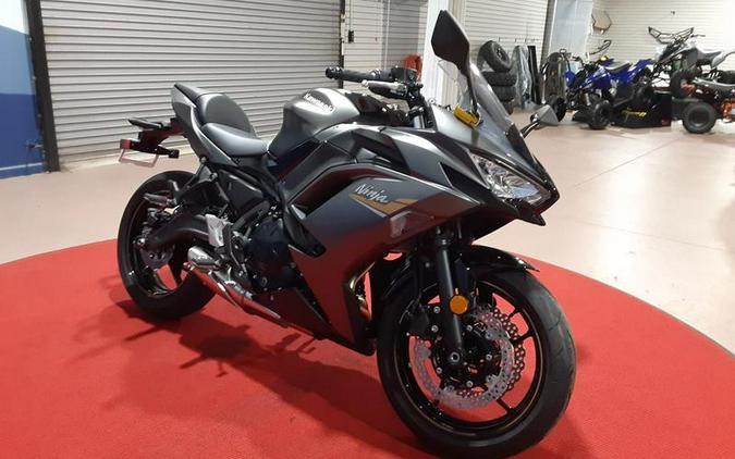 2023 Kawasaki Ninja® 650 Metallic Matte Graphenesteel Gray/Ebony