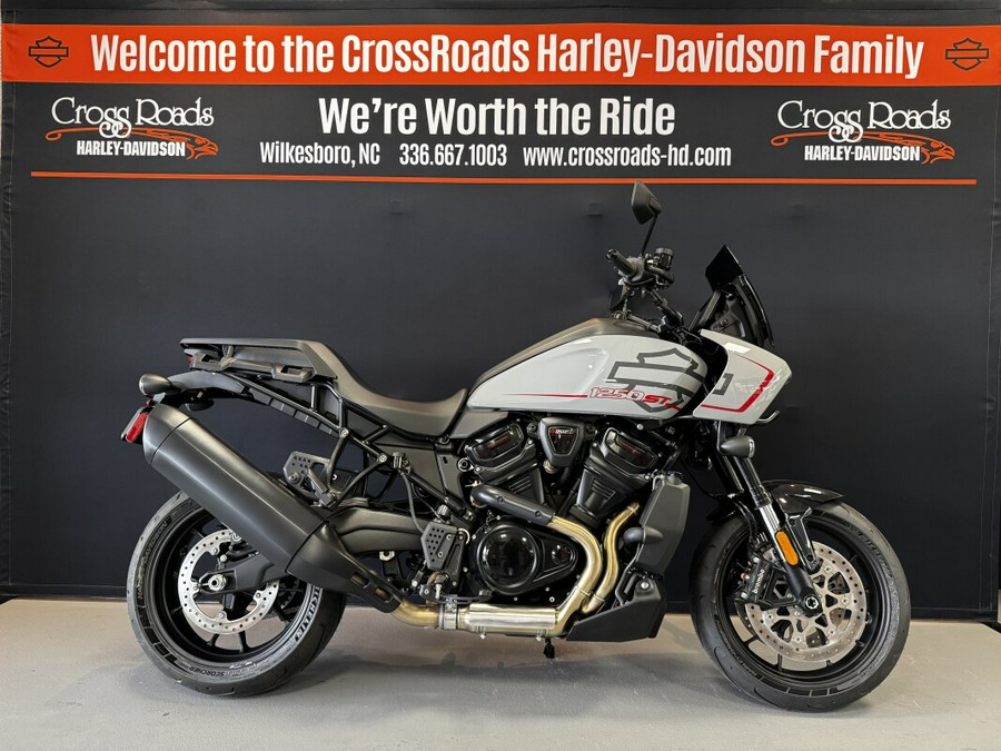 2025 Harley-Davidson® Pan America® 1250 ST Billiard Gray