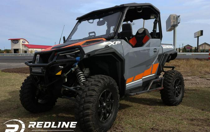 2020 Polaris® GENERAL® XP 1000 Deluxe