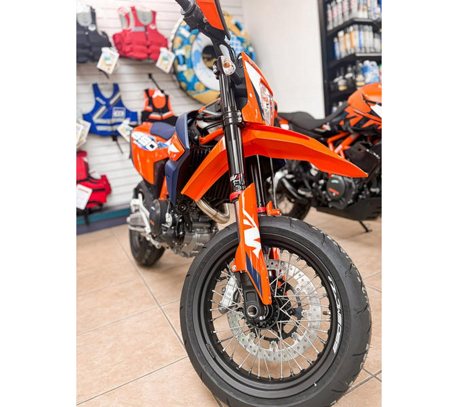 2024 KTM 690 SMC R