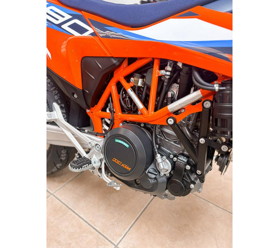 2024 KTM 690 SMC R