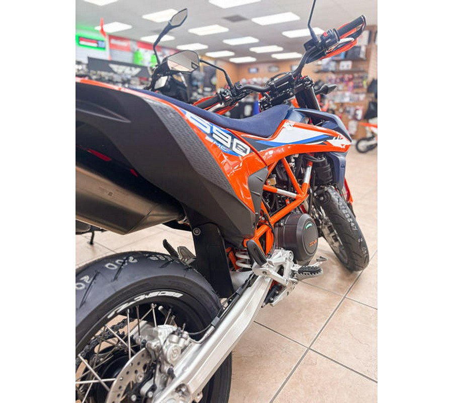 2024 KTM 690 SMC R