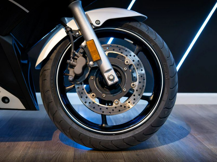 2013 Yamaha FZ6R Blue/White