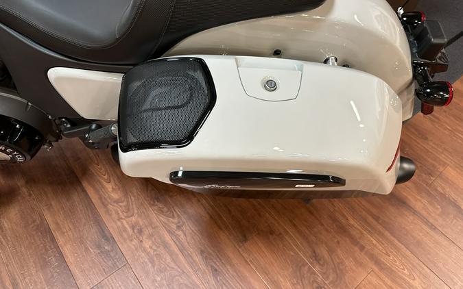 2026 Indian Motorcycle CHALLENGER DH 112, CHALK/BLK MTLLC, 49ST Dark HorseĀ® with PowerBand Audio Package