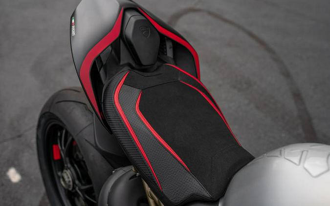 2021 Ducati Streetfighter V4 S Dark Stealth