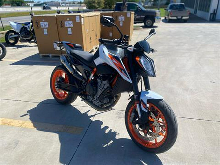 2021 KTM 890 Duke R