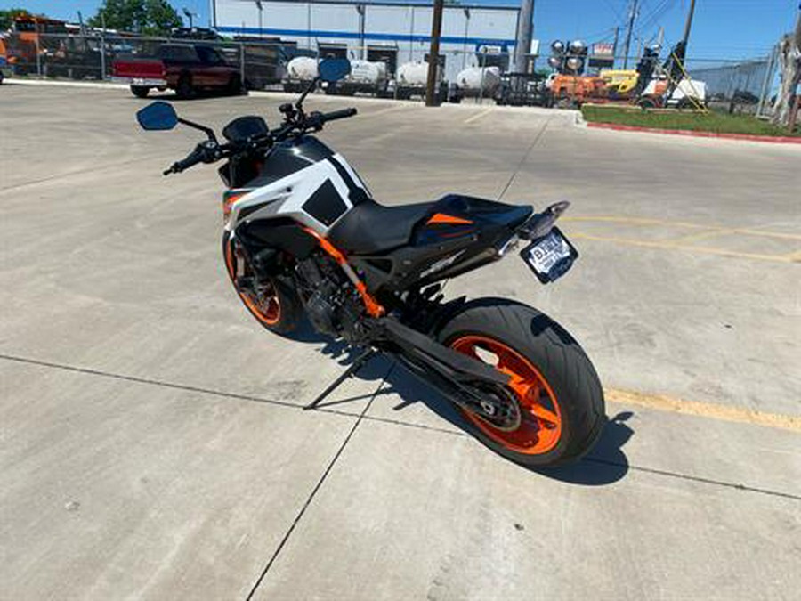 2021 KTM 890 Duke R