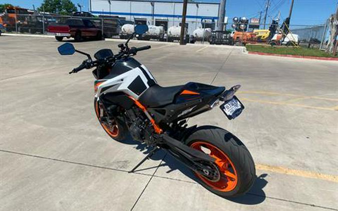 2021 KTM 890 Duke R