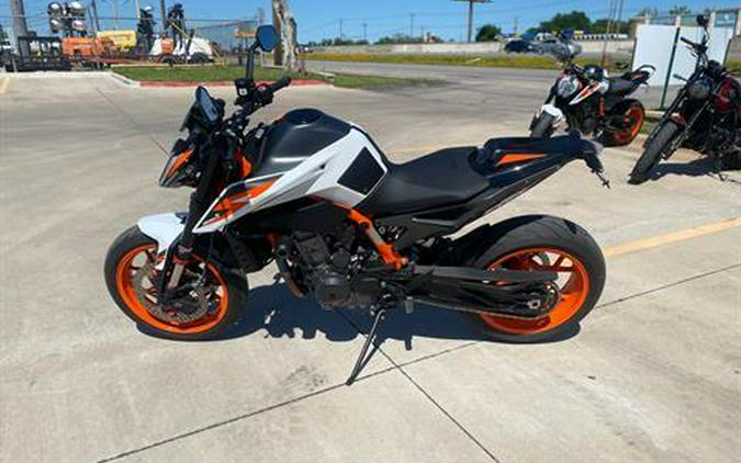 2021 KTM 890 Duke R