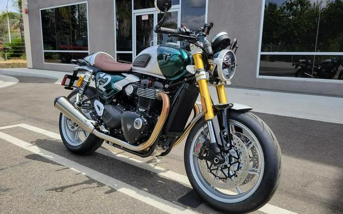 2027 Triumph Speed Twin 1200 Cafe Racer Edition Aluminium silver / Competition green