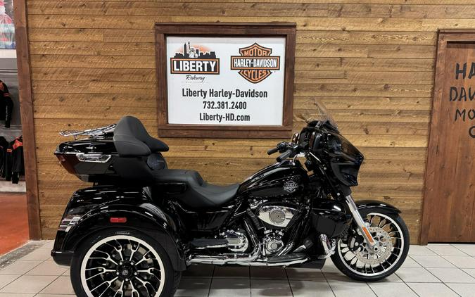 2026 Harley-Davidson® Street Glide 3 Limited Vivid Black Chrome Trim FLHLT