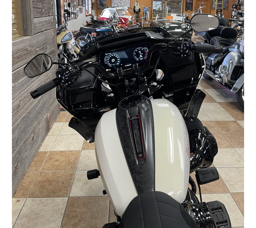 2024 Harley-Davidson CVO™ Road Glide® ST Golden White Pearl