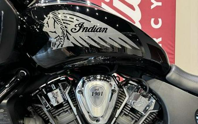 2022 Indian Motorcycle® Challenger® Limited Black Metallic