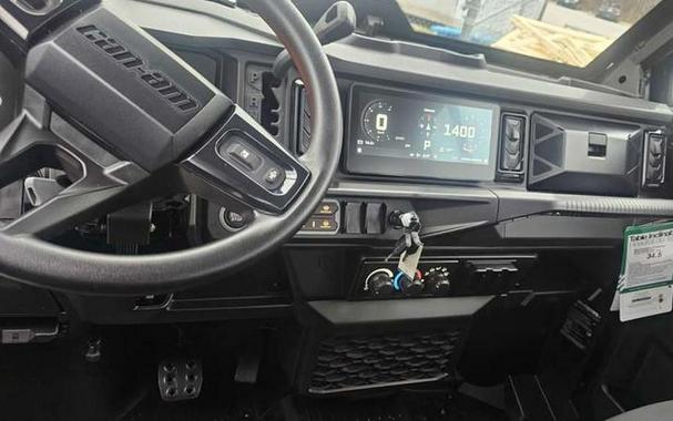 2026 Can-Am® Defender MAX XT CAB HD11 With 10.25 in.display